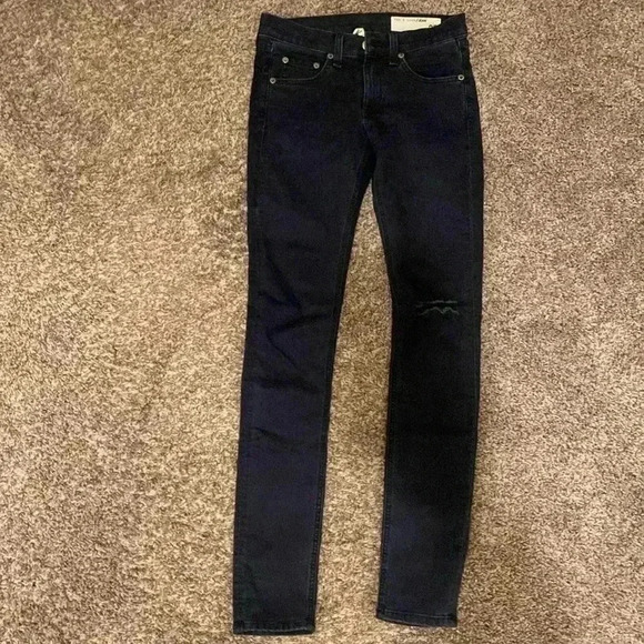 Rag and bone women’s skinny jeans size 25 dark wash - little distress on knee - Picture 1 of 7